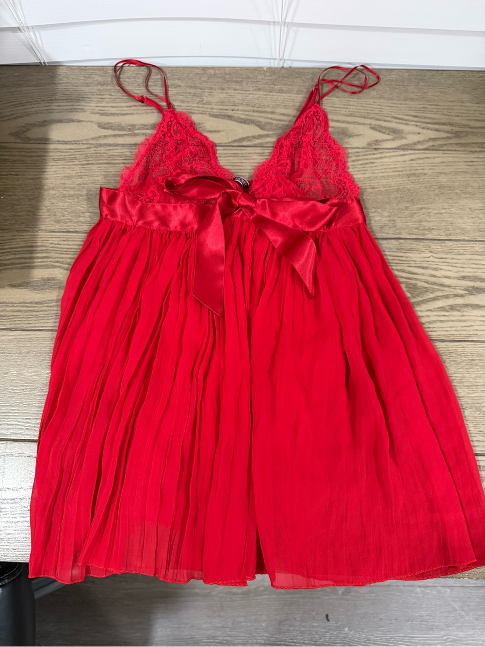 Victoria's Secret Red Lace & Satin Bow Pleated Chemise